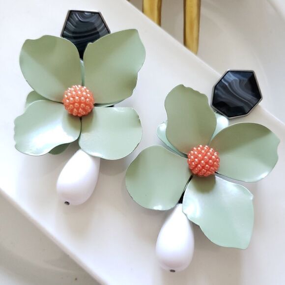 New! Zara Big Flower Earrings - Picture 3 of 13